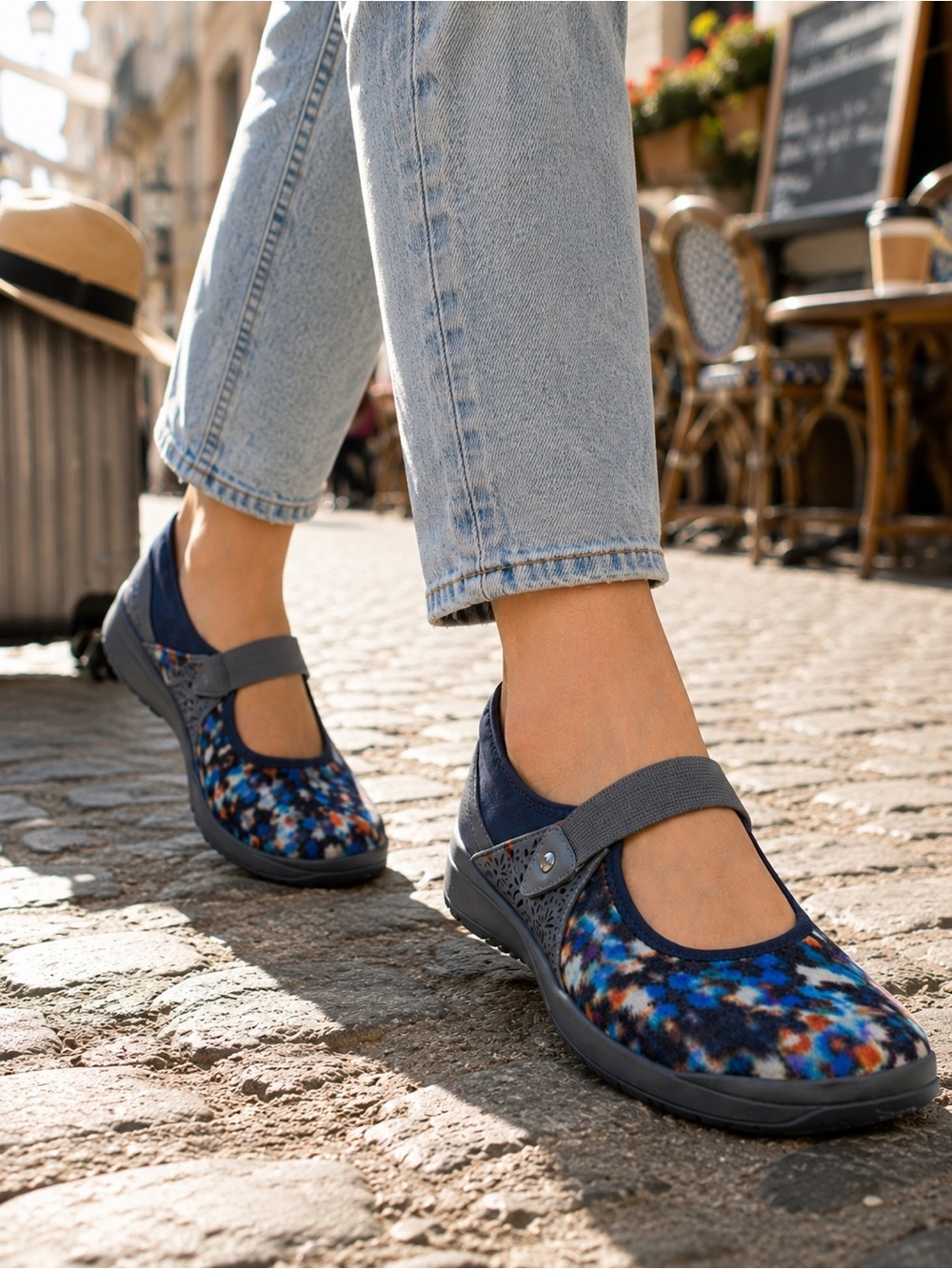 Bzees Reign Mary Jane Comfort Walking Shoes Floral Blue Lightweight 7.5